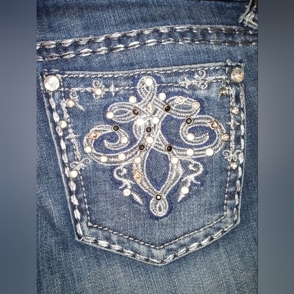 Women's Grace in LA - Picture 4 of 12